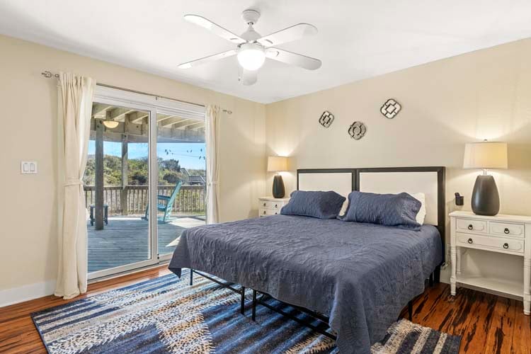 1st Floor King Bedroom