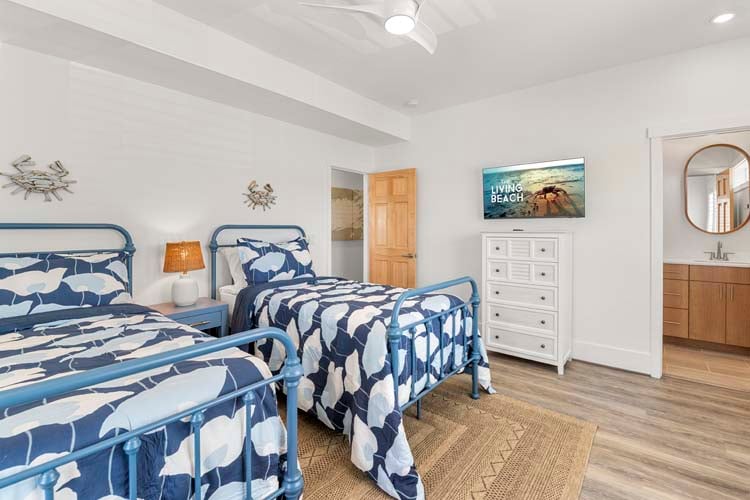 1st Floor Twins with Private Bath