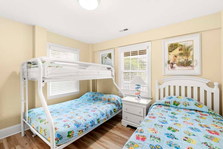 Ground Floor Pyramid Bunk & Twin with Shared Bath