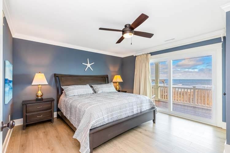 1st Floor King with Private Bath