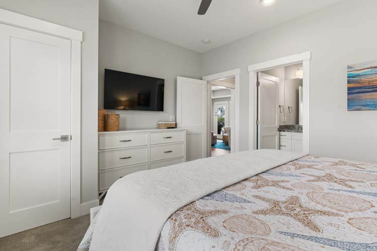 Ground Floor King with Private Bath