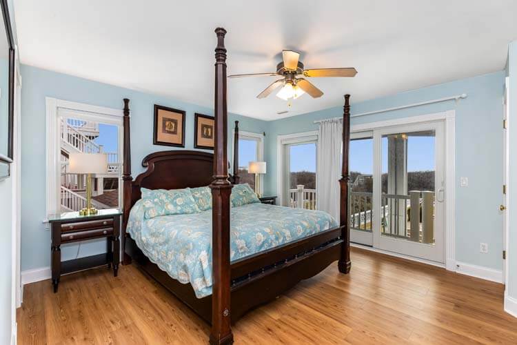 1st Floor King with Private Bath