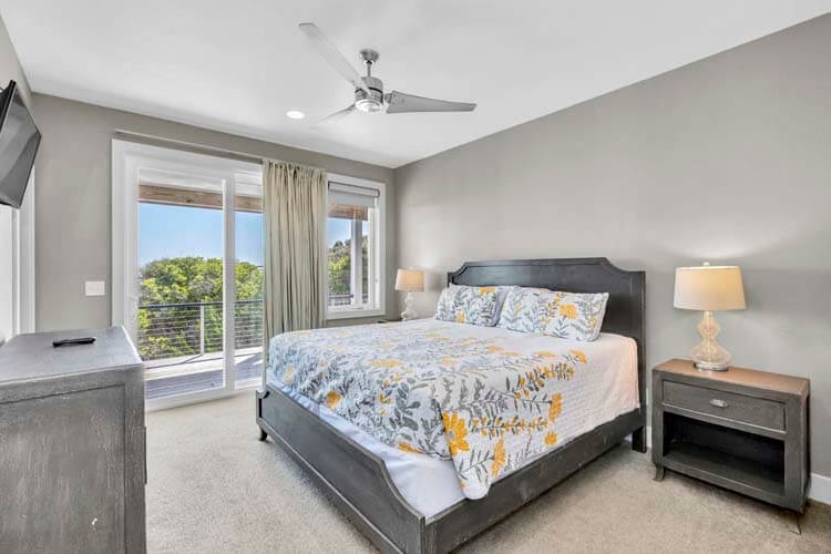 1st Floor King with Private Bath