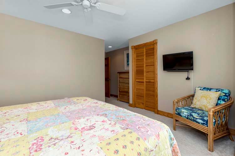 1st Floor King with Private Bath