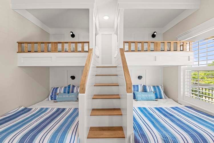 1st Floor Queens with Private Bath