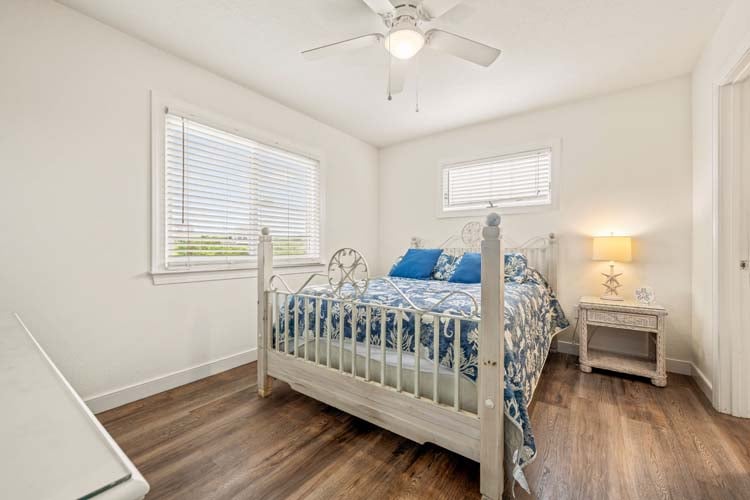 1st Floor Queen with Shared Bath