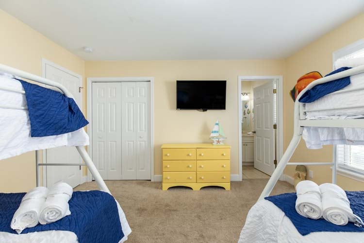 Ground Floor Pyramid Bunks with Private Bath