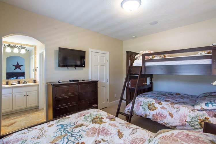 Ground Floor Double/Double Bunk with Private Bath