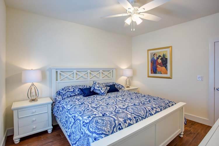 1st Floor King with Private Bath