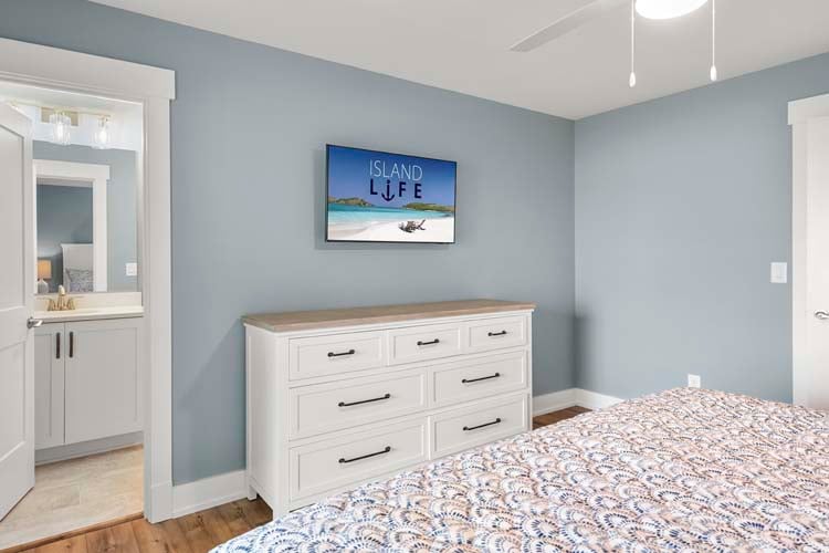 1st Floor King with Private Bath