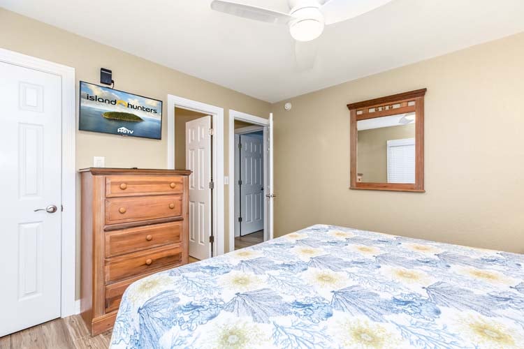 1st Floor King with Private Bath