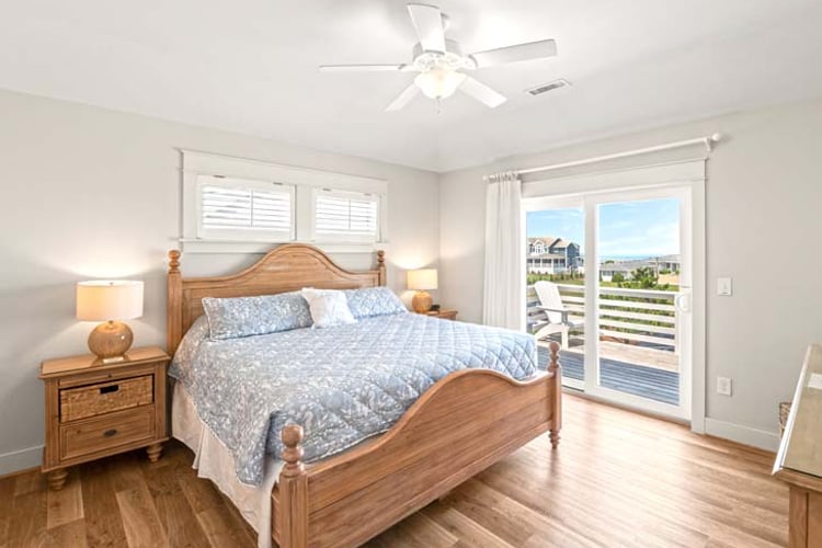 2nd Floor King with Private Bath