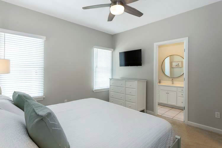 1st Floor King with Private Bath