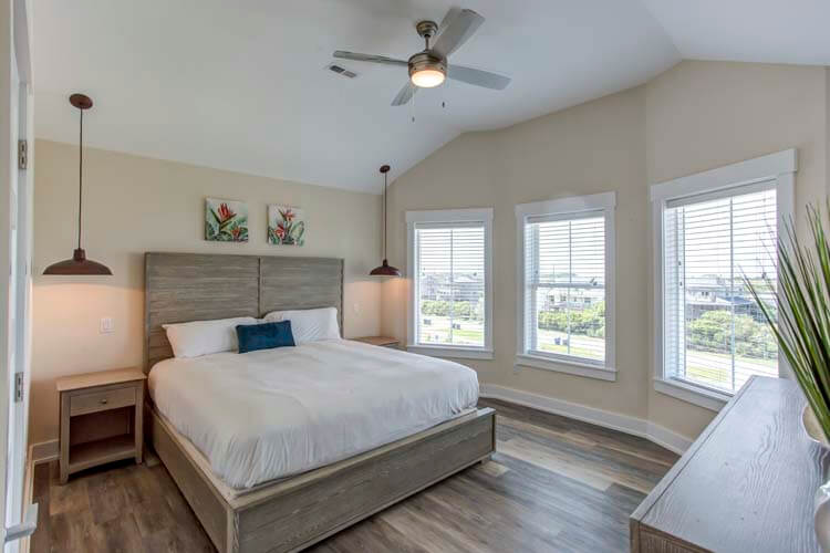 2nd Floor King with Private Bath