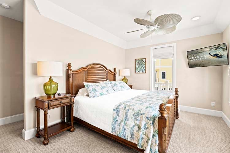 1st Floor King with Private Bath
