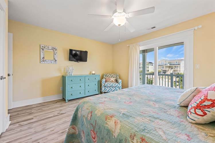 1st Floor King with Private Bath