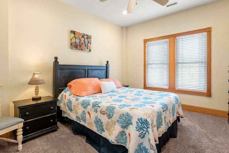 Ground Floor Queen with Private Bath