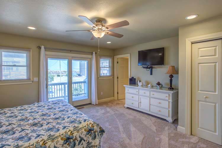 1st Floor King with Private Bath