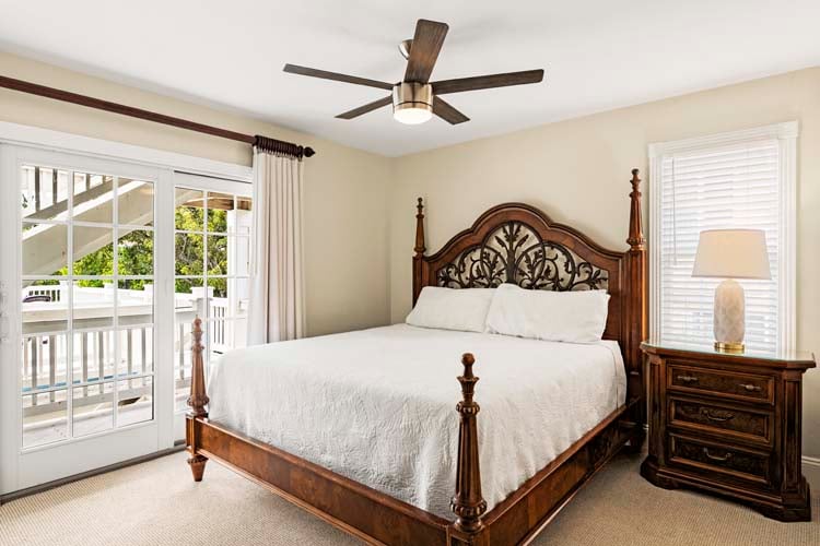 1st Floor King with Private Bath