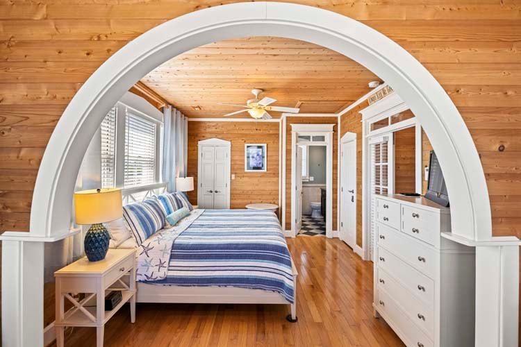 2nd Floor King with Private Bath