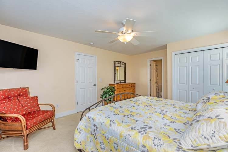 1st Floor King with Private Bath