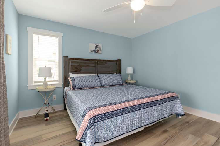 1st Floor King Bedroom