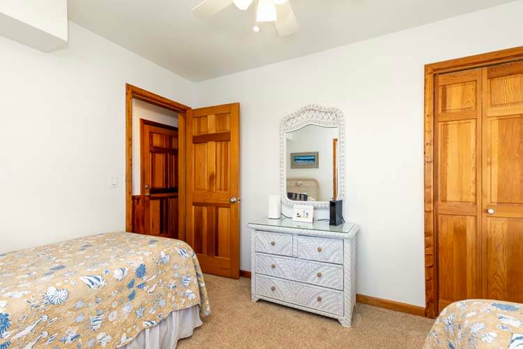 1st Floor Twins Bedroom