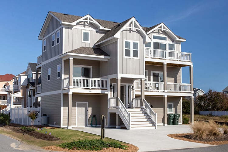 6 BR : 5.1 BA in COROLLA