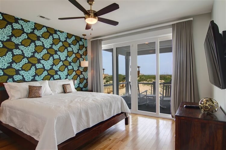 1st Floor King with Private Bath