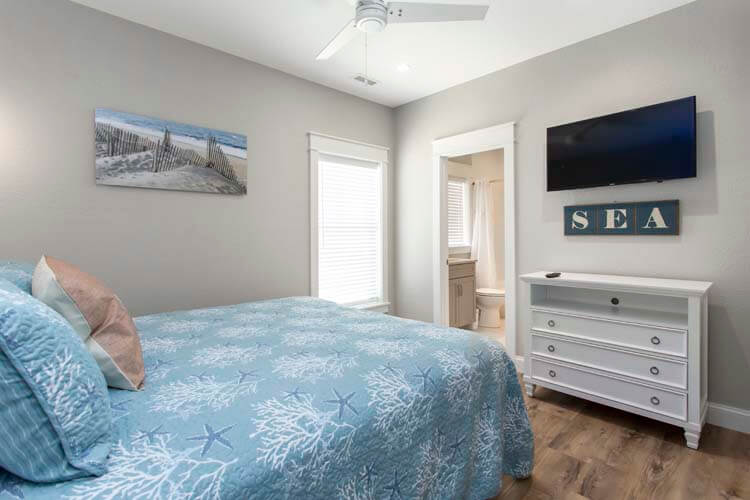 1st Floor California King with Private Bath