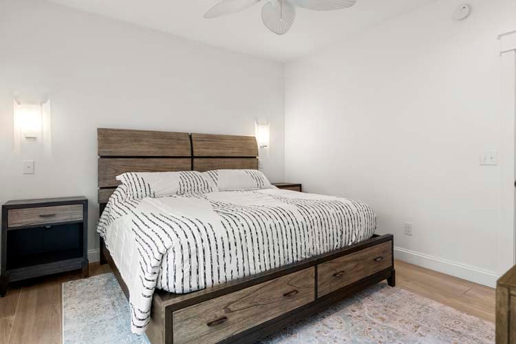 Ground Floor King with Private Bath (19)