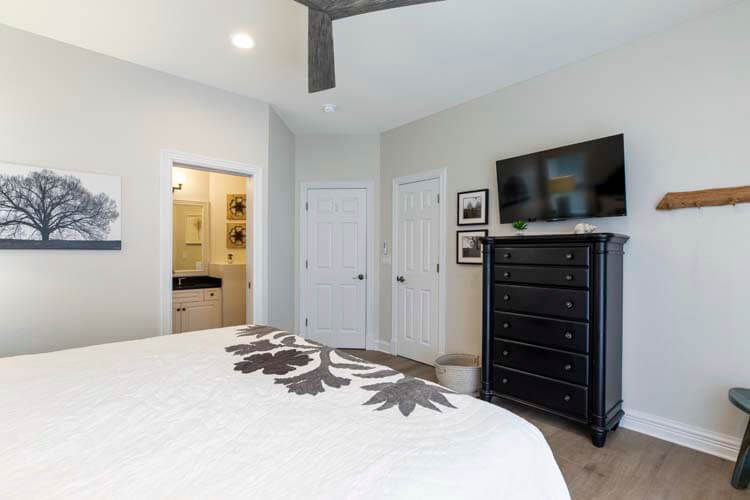 1st Floor King with Private Bath