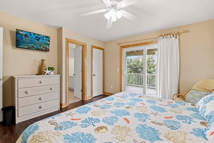 1st Floor King with Private Bath