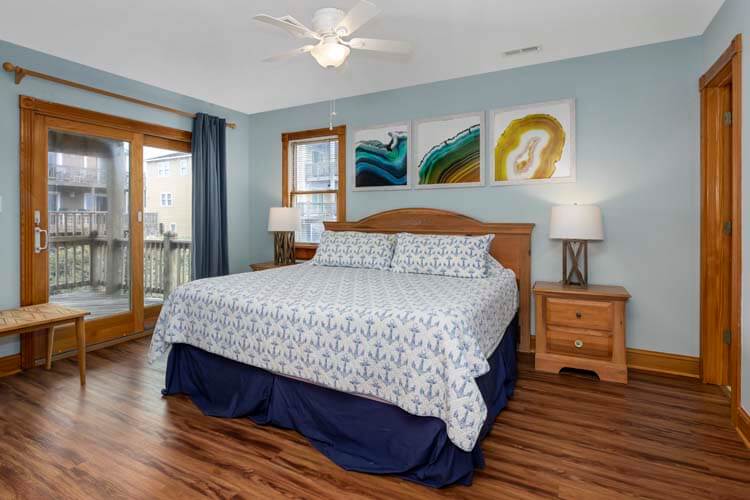 1st Floor King with Private Bath