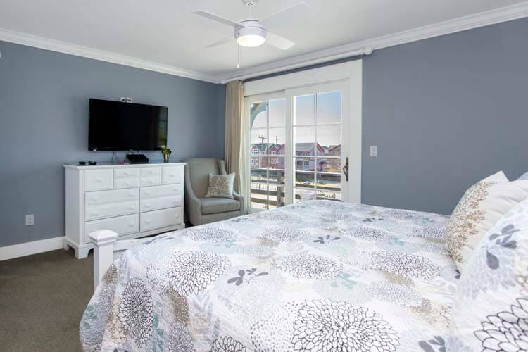 2nd Floor King with Private Bath