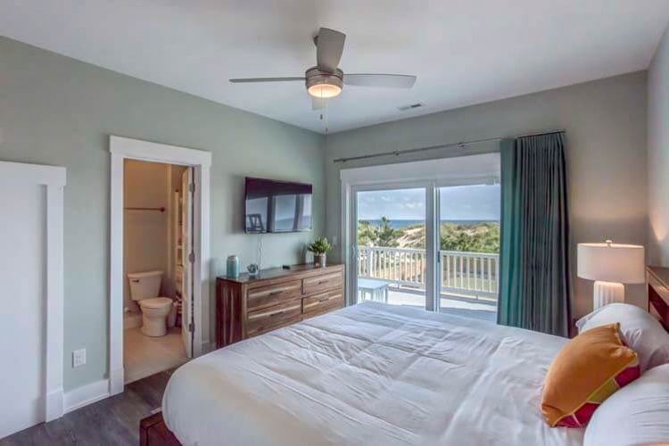 1st Floor Den with King and Private Bath