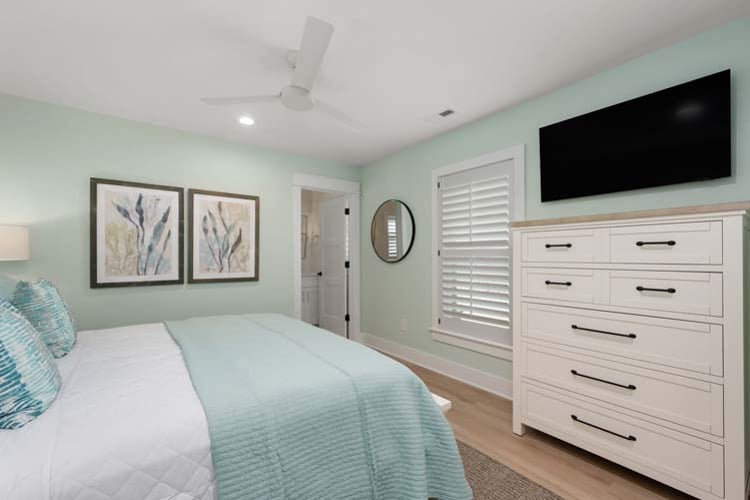 1st Floor King with Private Bath (6)