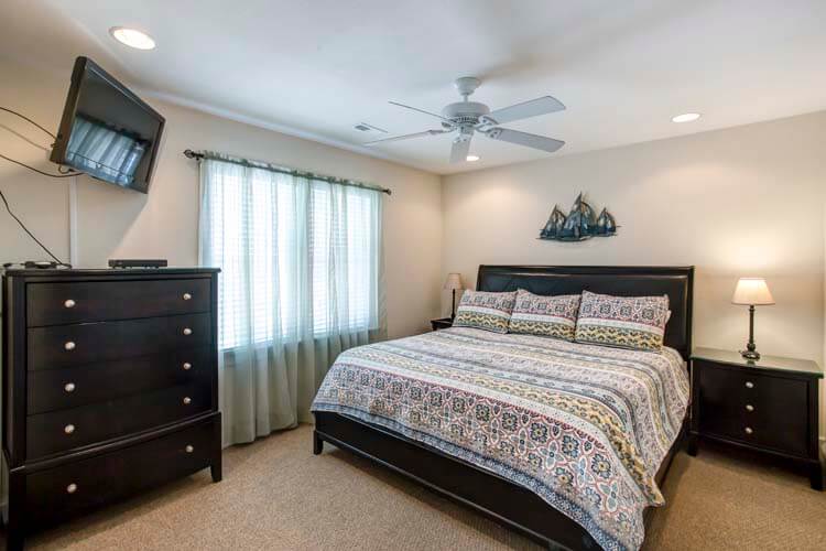 1st Floor King with Private Bath