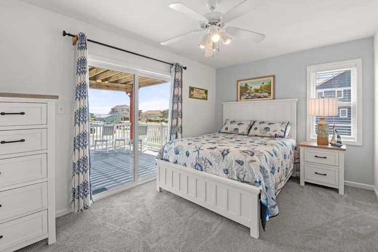 1st Floor Queen with Private Bath