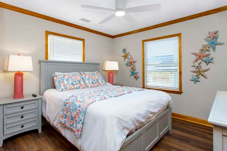 1st Floor Queen Bedroom