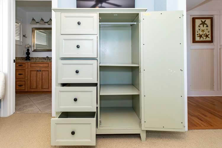 1st Floor King with Private Bath