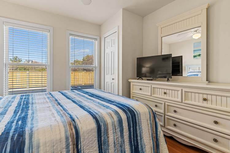 Ground Floor Queen with Private Bath