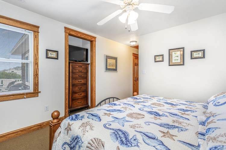 2nd Floor King with Private Bath