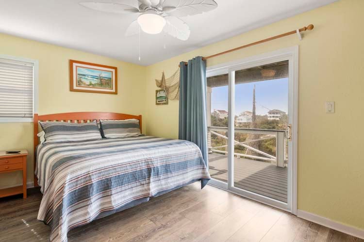 1st Floor King with Shared Bath