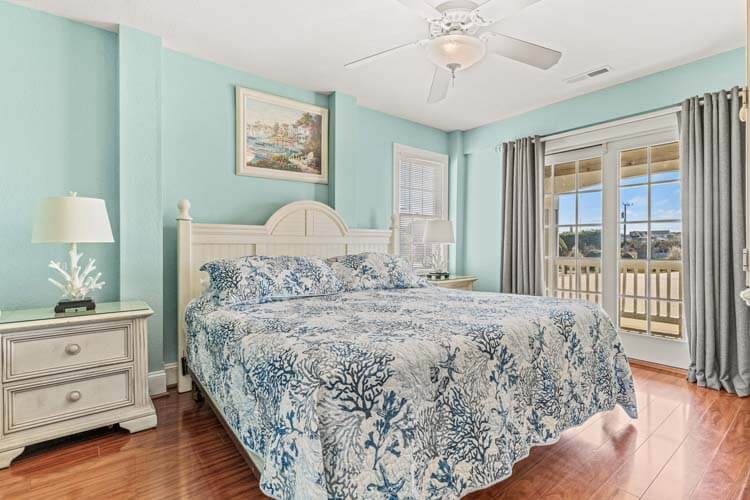 Ground Floor King with Private Bath (Yellow Fin)