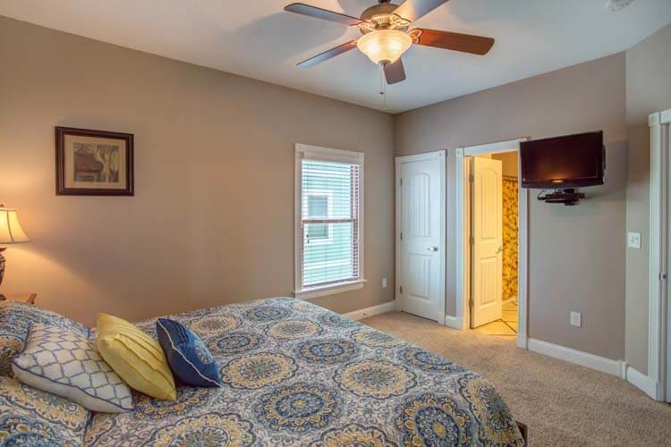 1st Floor King with Private Bath