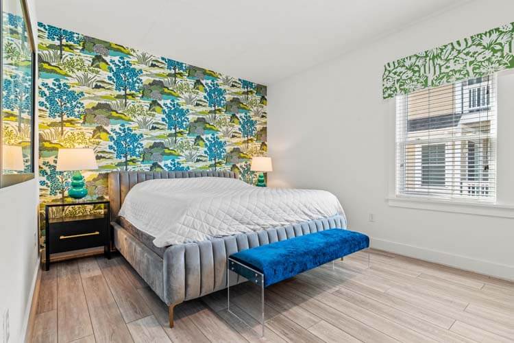 1st Floor King with Shared Bath