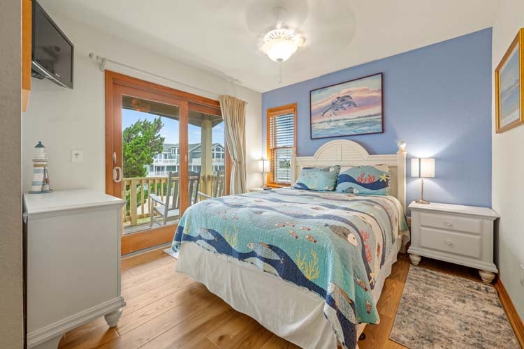 1st Floor Queen with Private Bath