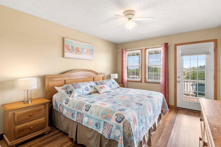 1st Floor King Bedroom