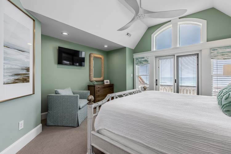 2nd Floor King with Private Bath